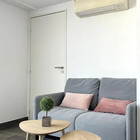 Duplex - 15min Walk Apartment